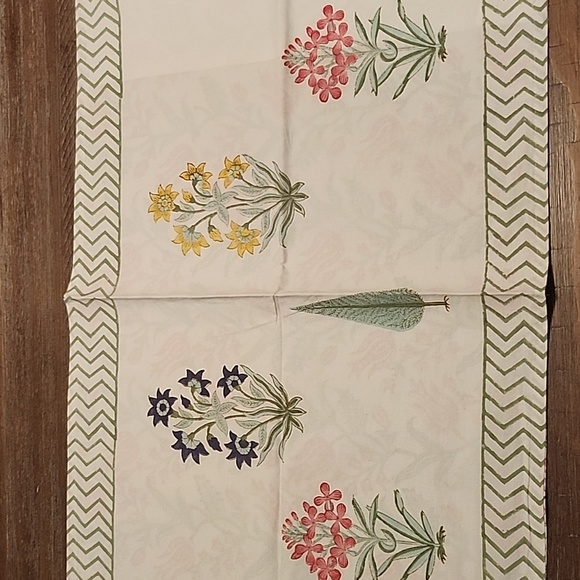 NWOT hand block printed bed sheet with pillow cases - Picture 7 of 8